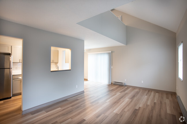 1 Bedroom, 1 Bath Loft 700 sq. ft. - Whitewood Townhome & Loft Apartments