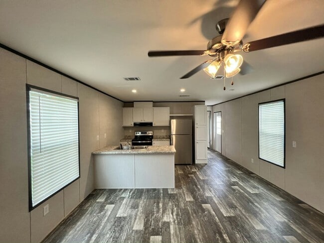 Building Photo - 38 Tower Manor Cir W