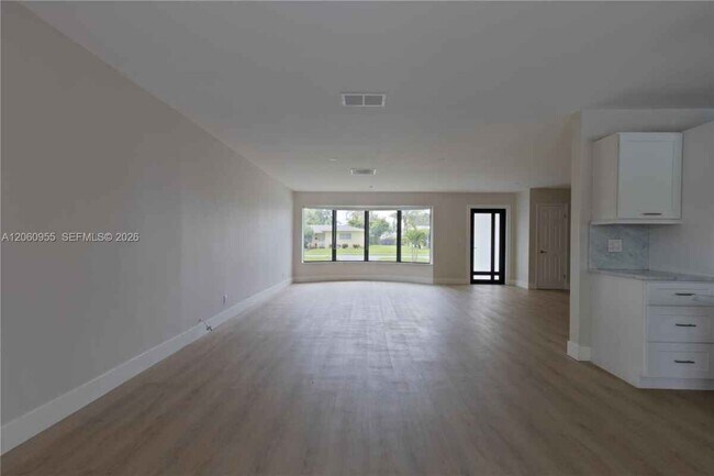 Foto del edificio - 4115 Madison St