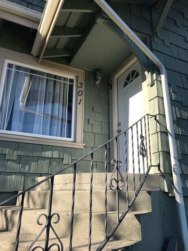 Building Photo - 5 br, 2 bath House - 301 N. Wycoff Ave