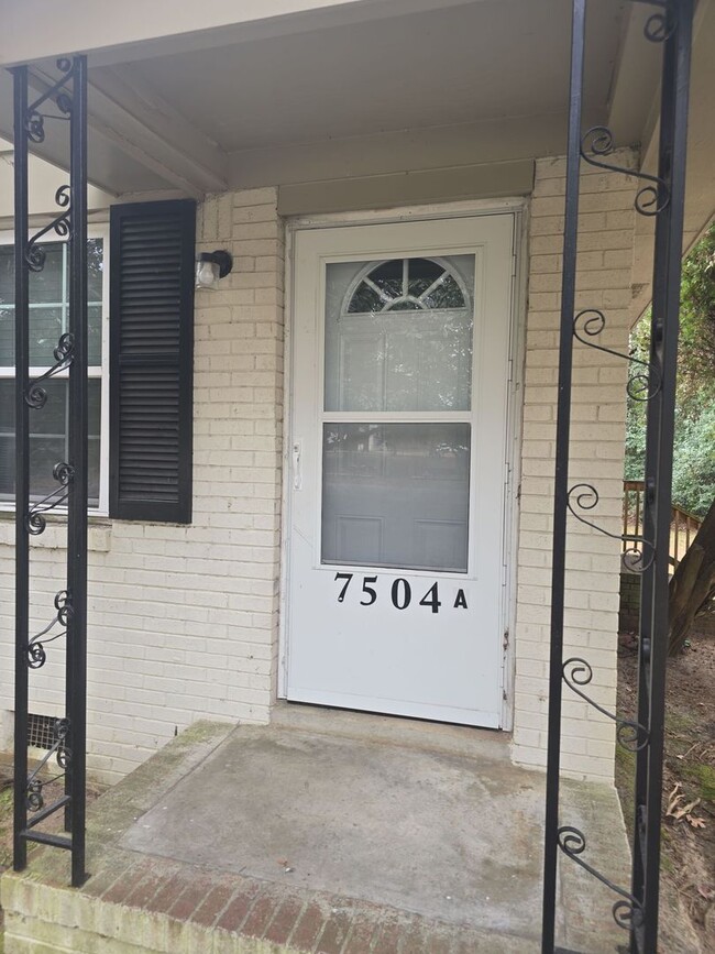 Building Photo - 7504 Shiran St