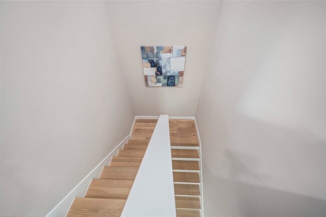 Building Photo - 303 Queen Sude Ln