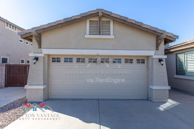 Building Photo - 661 E Julian Dr