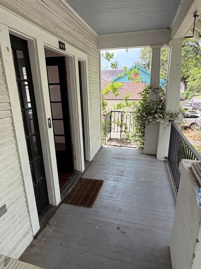 Building Photo - Spacious 2BD/2BA on Poland in Bywater