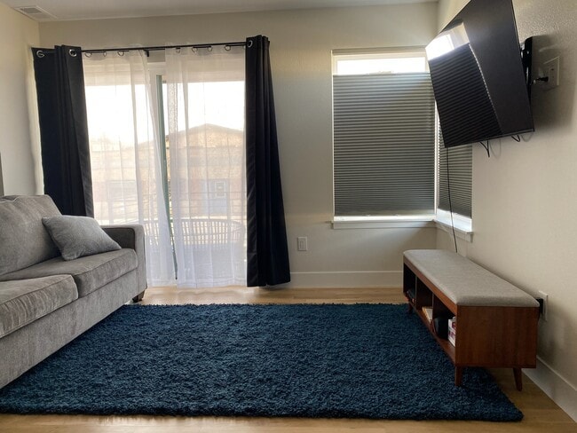 Foto del edificio - 2400 S Delaware St