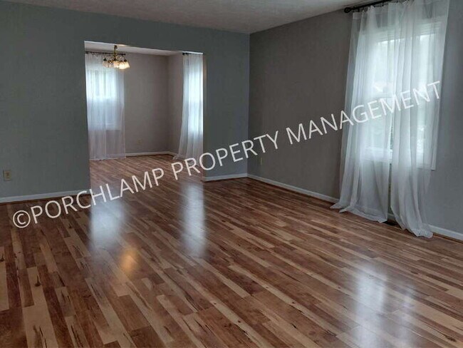 Building Photo - 3045 Chaminade Ct SW
