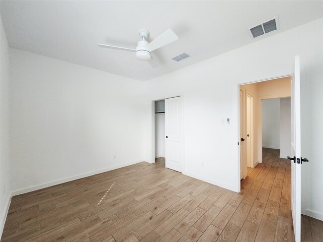 Building Photo - 8430 Bay Rdg Cir