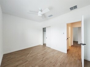 Building Photo - 8430 Bay Rdg Cir