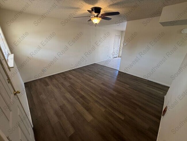 Foto del edificio - 3 bedroom 1 bath 1 car garage