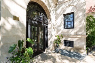 Building Photo - 2600 N Lakeview Ave