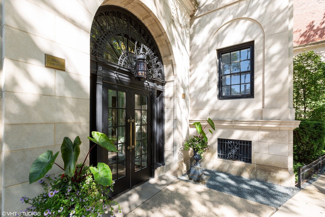 Primary Photo - 2600 N Lakeview Ave