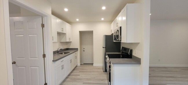 Building Photo - HEO#2-3