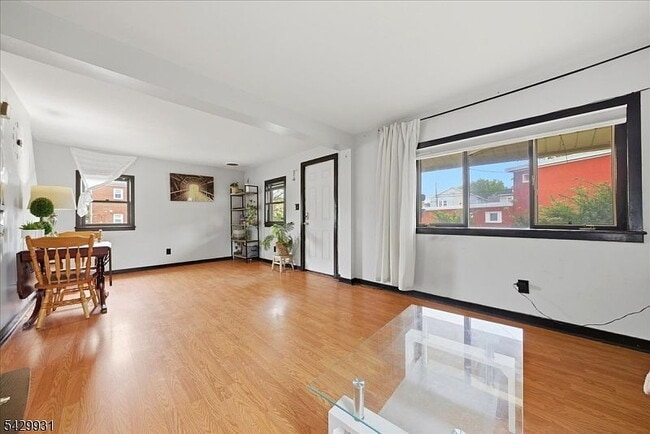 Building Photo - Single Family Home For Rent