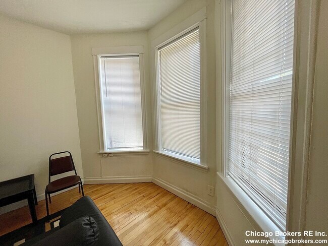 Building Photo - 908 S Loomis St