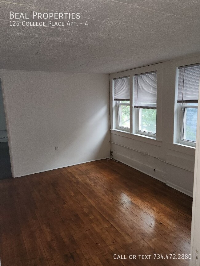 Building Photo - 126 College Pl
