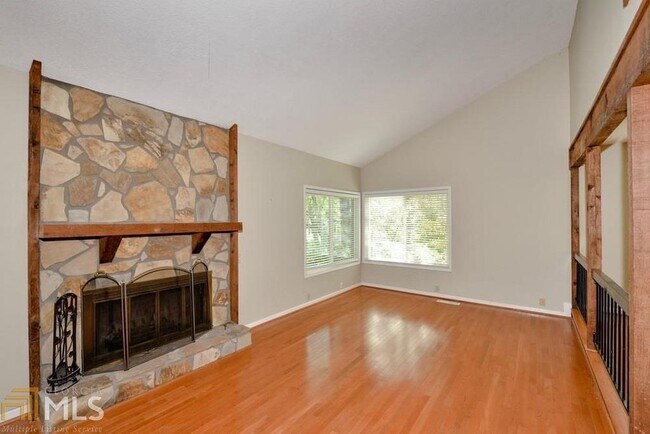 Building Photo - 1016 Muirfield Dr NE