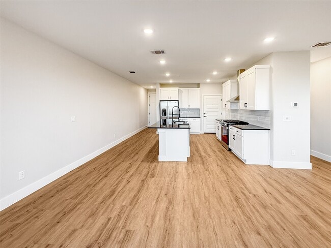 Foto del edificio - 5609 Mobeetie Lp