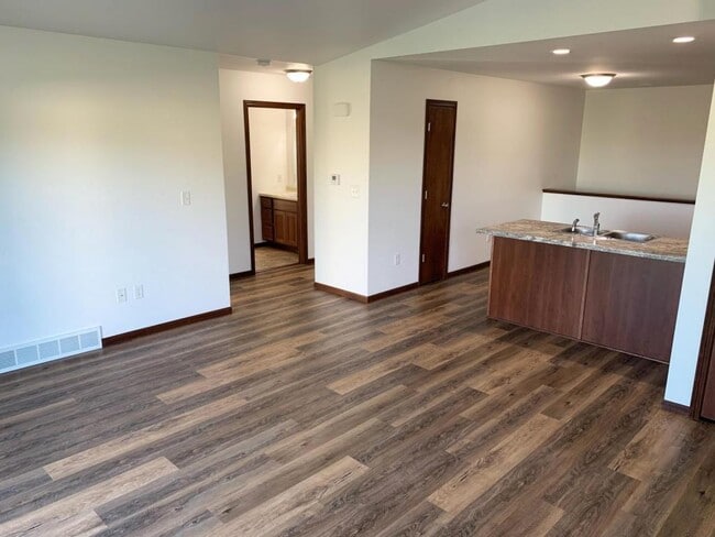 Foto del edificio - 7112 Brehm St