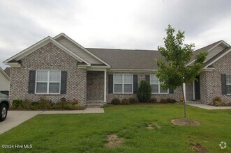 Building Photo - 2545 Saddleback Dr