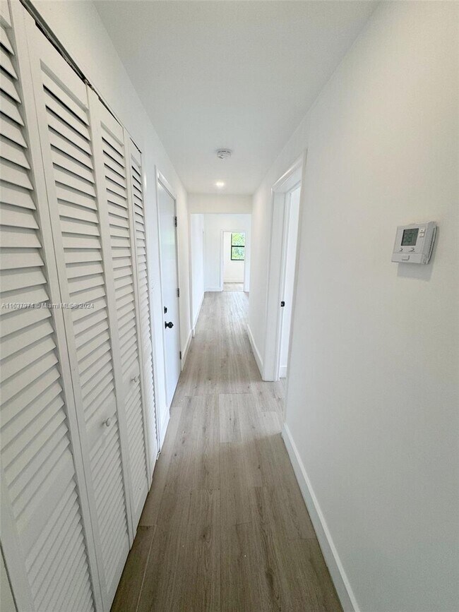 Foto del edificio - 445 SW 3rd St