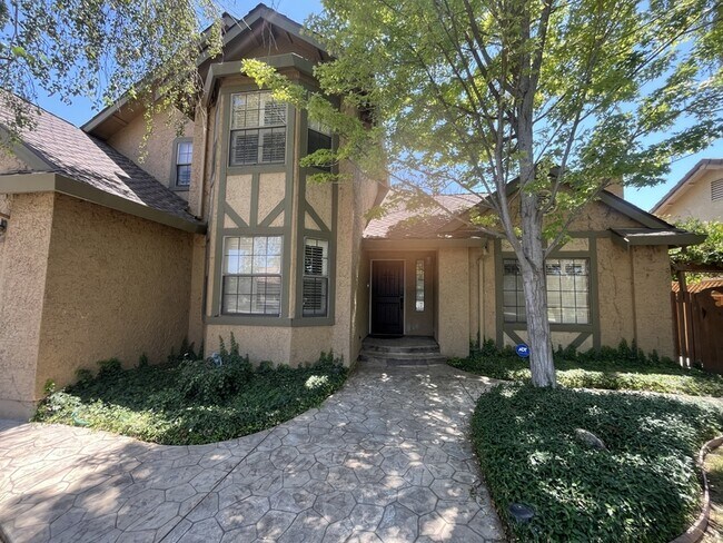 Building Photo - 511 Bluff Dr