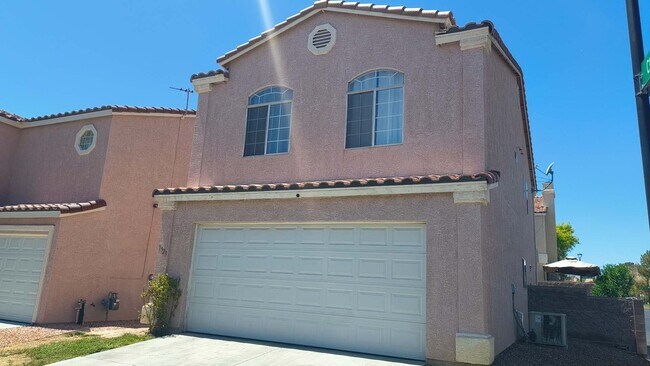 Foto del edificio - 5323 Hanging Tree Ln