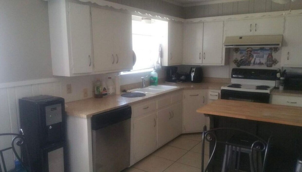 Foto del edificio - PRE-LEASING FALL 2026 ! Available AUG 2026