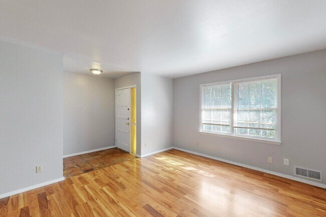 Foto del edificio - 7948 Habersham Ln