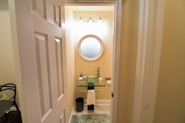 Foto del edificio - 2722 Parkwood Ave