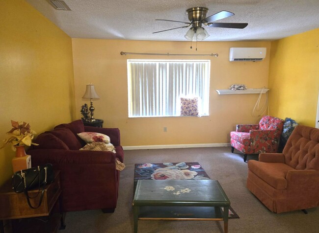 Building Photo - 706 N Crooked Lake Dr