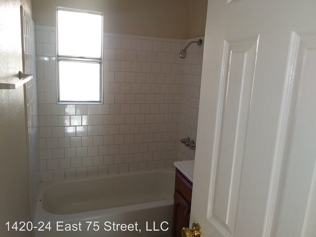 Building Photo - 142 W 75th St