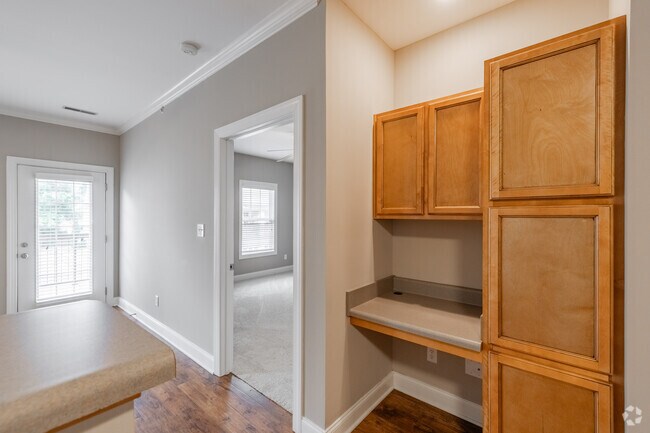1 habitación, 1 baño - The Cherry Blossom - 740 pies cuadrados - Escritorio - Covington Oaks