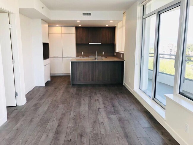 Photo du bâtiment - 13318-13104 104 Ave