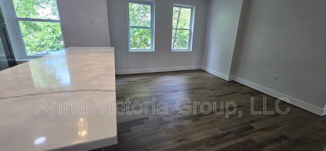 Building Photo - 1409 G St NE