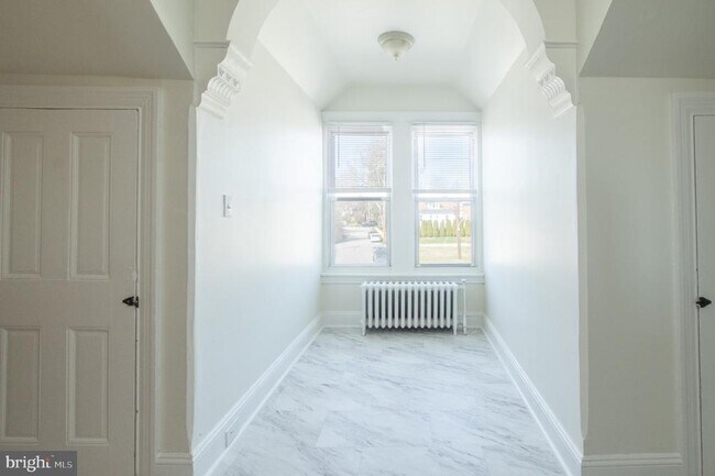 Foto del edificio - 401 W Washington St