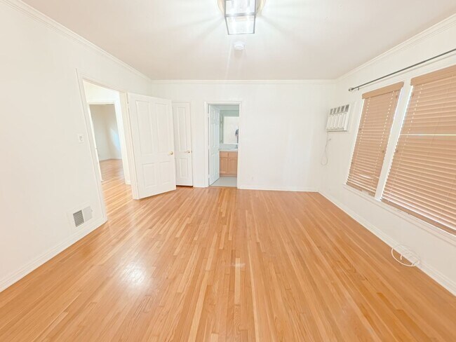 Foto del edificio - 442 Kelton Ave