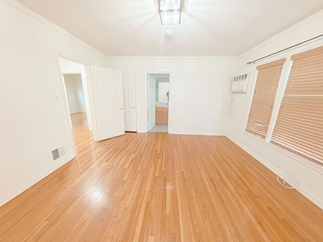 Building Photo - 442 Kelton Ave