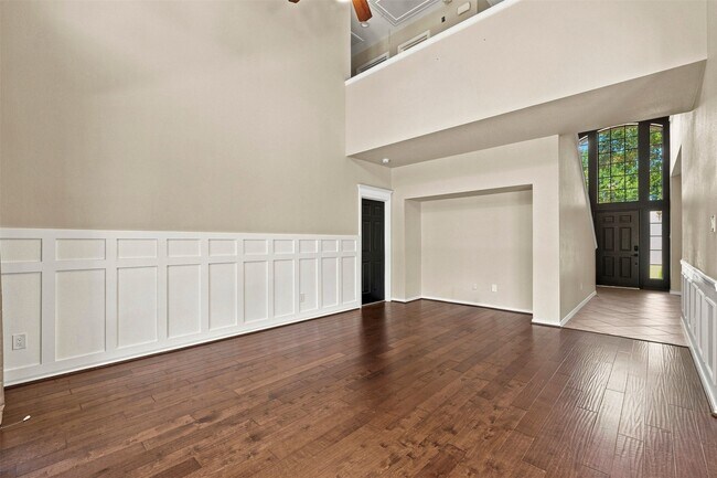 Foto del edificio - 5526 Walnut Glen Ln