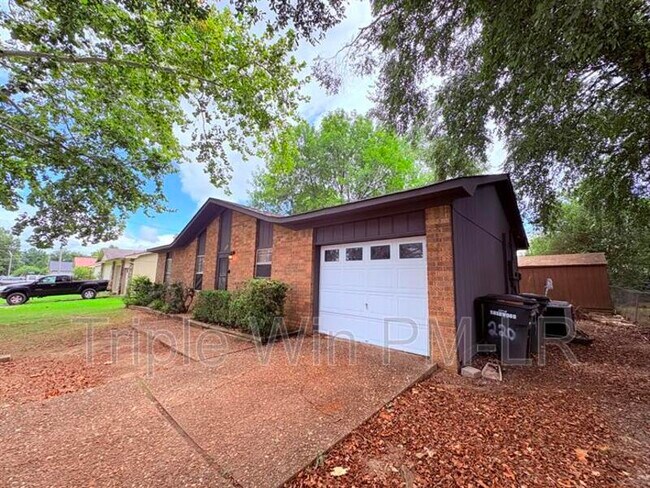 Building Photo - 220 Randall Dr