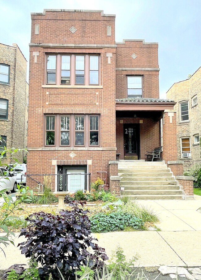 Front of building - 4738 N Virginia Ave
