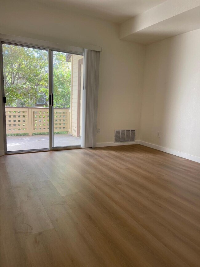 210 Dorada Ct Unit Dorada Court Condo, Hercules, CA 94547 Condo for