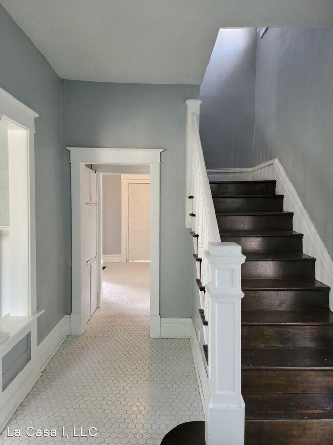 Foto del edificio - 2 br, 1 bath House - 1028 Bennington Ave
