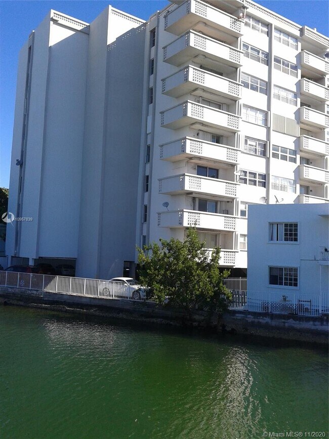 Foto del edificio - 7118 Bonita Dr