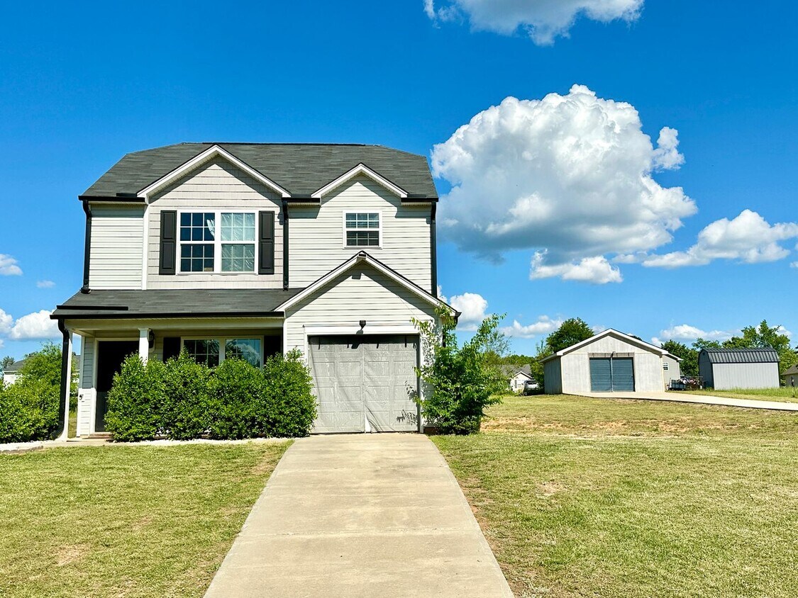 Primary Photo - Beautiful 3 Bed, 2.5 Bath Home in Snow Camp