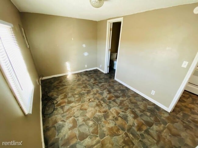 Building Photo - 1 br, 1 bath House - 823 Meadow Dr