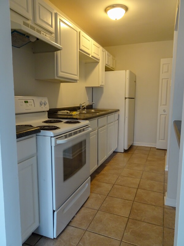 Building Photo - 9 Fernwood Dr