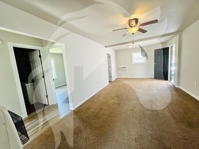 Foto del edificio - "Charming 2-Bedroom Home in Woodward – You...