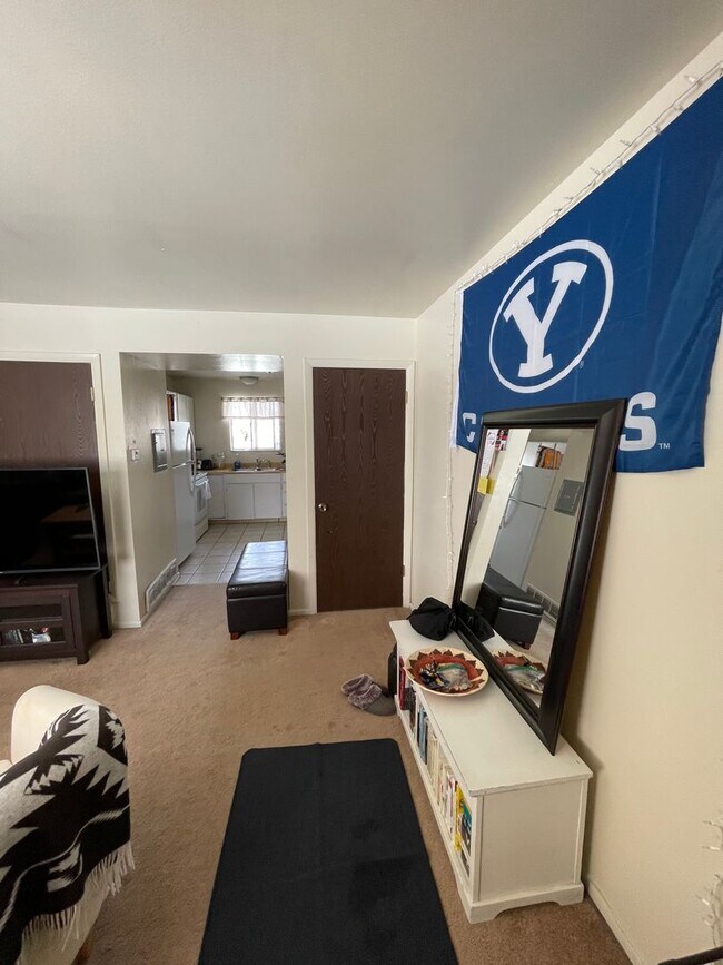 Foto del edificio - Upper Level 2 Bedroom 1 Bath