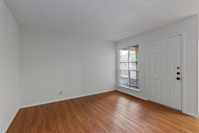 Foto del edificio - 3426 Willowrun Dr