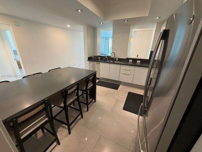 Foto del edificio - 3330 NE 190th St